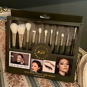 *BNIB* Spectrum x KJH Makeup Brushes
